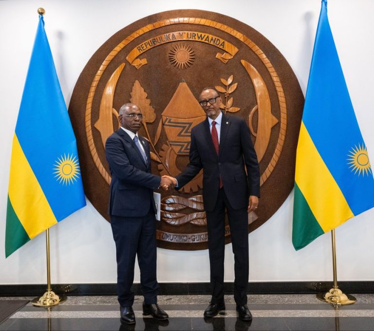 Perezida Kagame yakiriye ubutumwa bwa mugenzi wa Gabon
