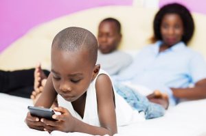 Abana bakoresha telefone mbere y’imyaka 13 bagira ibyago byo kwiyahura- Ubushakashatsi