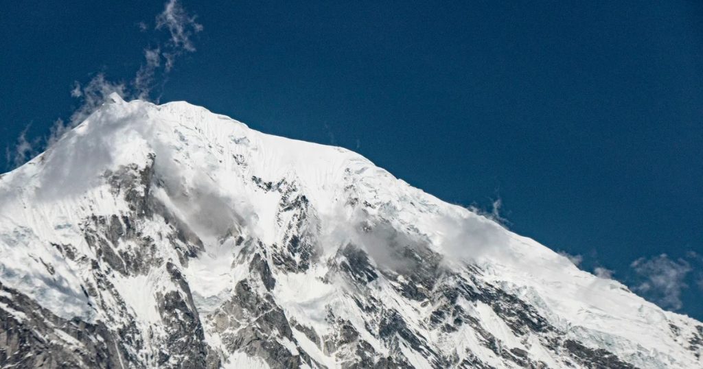 Nepal: Barindwi bazamukaga umusozi bishwe n’urubura