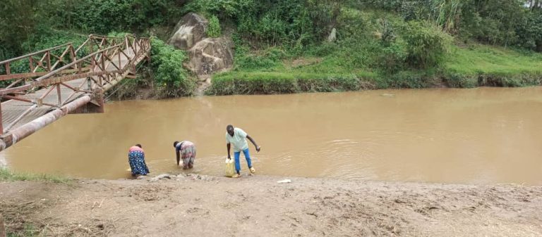 Musanze:  Muko amavomo yarangiritse bashoka Mukungwa