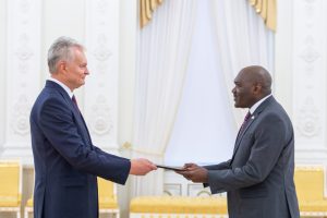 Amb. Dushimimana yashyikirije Perezida wa Lithuania impapuro zo guhagararira u Rwanda
