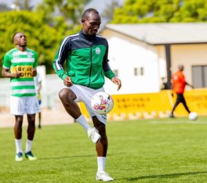 Amissi Cédric yahagaritswe imikino ibiri yamburwa igitambaro cya kapiteni