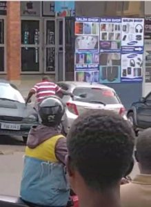 Polisi yavuze ku muntu wagaragaye atemagura imodoka i Kigali