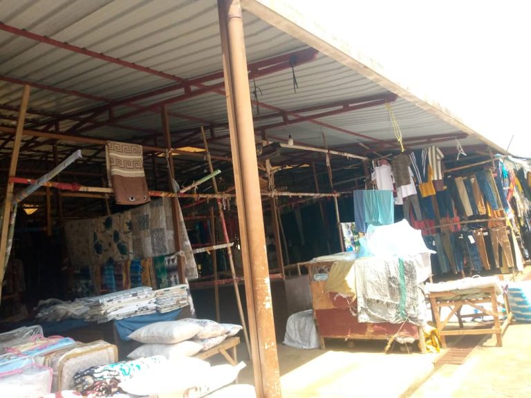 Isoko rya Nyagatare babangamiwe n’amazi yuzura mu bicuruzwa
