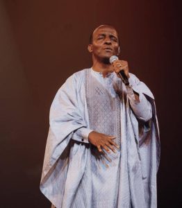 Alexis Dusabe yanejejwe n’abitabiriye igitaramo ‘Umuyoboro 25 Live Concert’  
