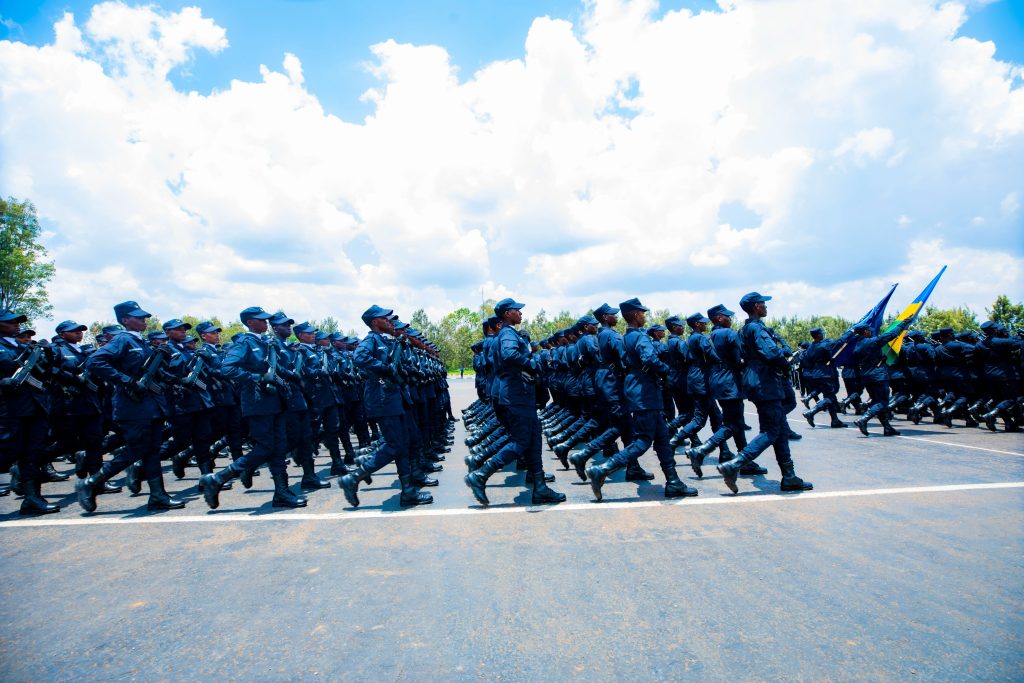 Abapolisi barenga 70 bashyizwe mu kiruhuko cy’izabukuru