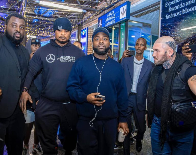 Umuhanzi Davido yageze i Kigali