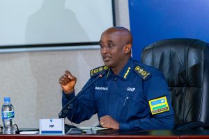 Abanyamahanga bakora ibikorwa by’urugomo barahanwa – IGP Felix Namuhoranye