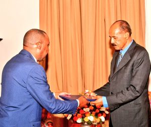 Amb. Rwamucyo yashyikirije Perezida wa Eritrea impapuro zimwemerera guhagararira u Rwanda