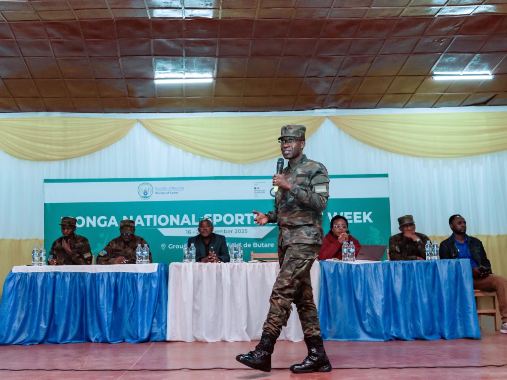 RDF yaganirije urubyiruko rurenga 400 mu Karere ka Huye