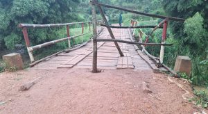 Gakenke: Batewe impungenge n’ikiraro cy’imbaho kitacyihanganira imodoka