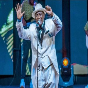 Makanyaga wize ubusuderi yahishyuye ibanga ryo gukora indirimbo zidasaza