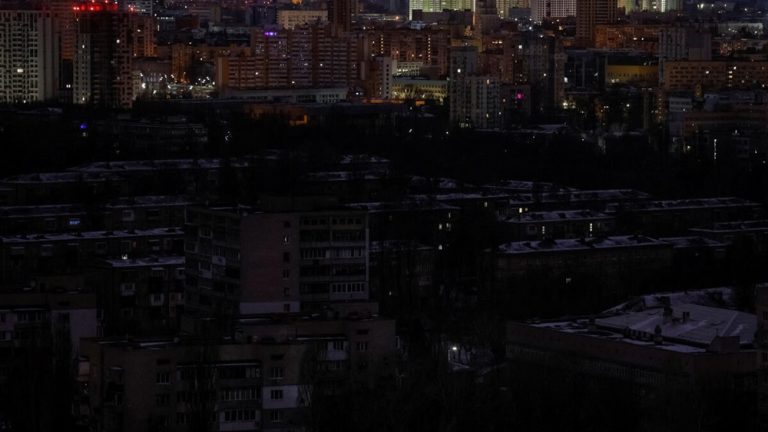 Ukraine: Ingo zisaga miliyoni nta mashanyarazi zifite ziri mu icuraburindi