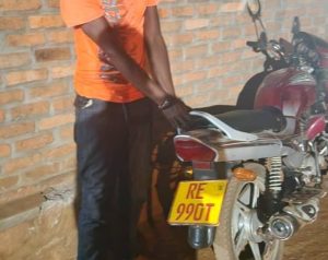 Kicukiro: Yafashwe yibye moto y’umumotari urimo kurya
