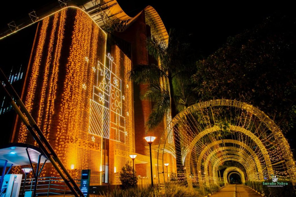Iminsi Mikuru yahumuye! Umujyi wa Kigali watangiye kurimbishwa (Amafoto)