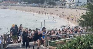 Australia: Umuhungu na se bishe abantu 15 babarashe  
