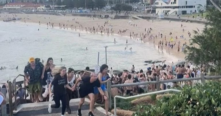 Australia: Umuhungu na se bishe abantu 15 babarashe  