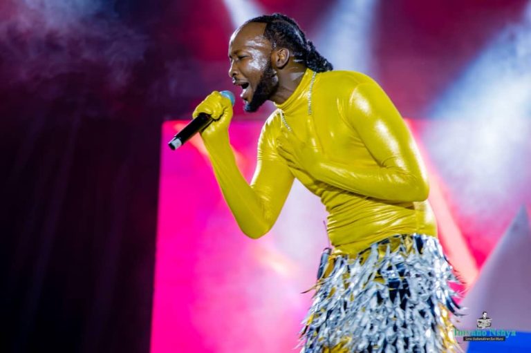 Kevin Kade yakoze igitaramo cy’amateka ashimira ababyeyi be bamushyigikira