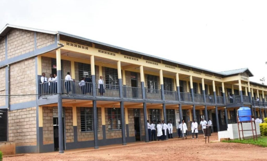Amashuri ahanira abana kuvuga Ikinyarwanda yanenzwe