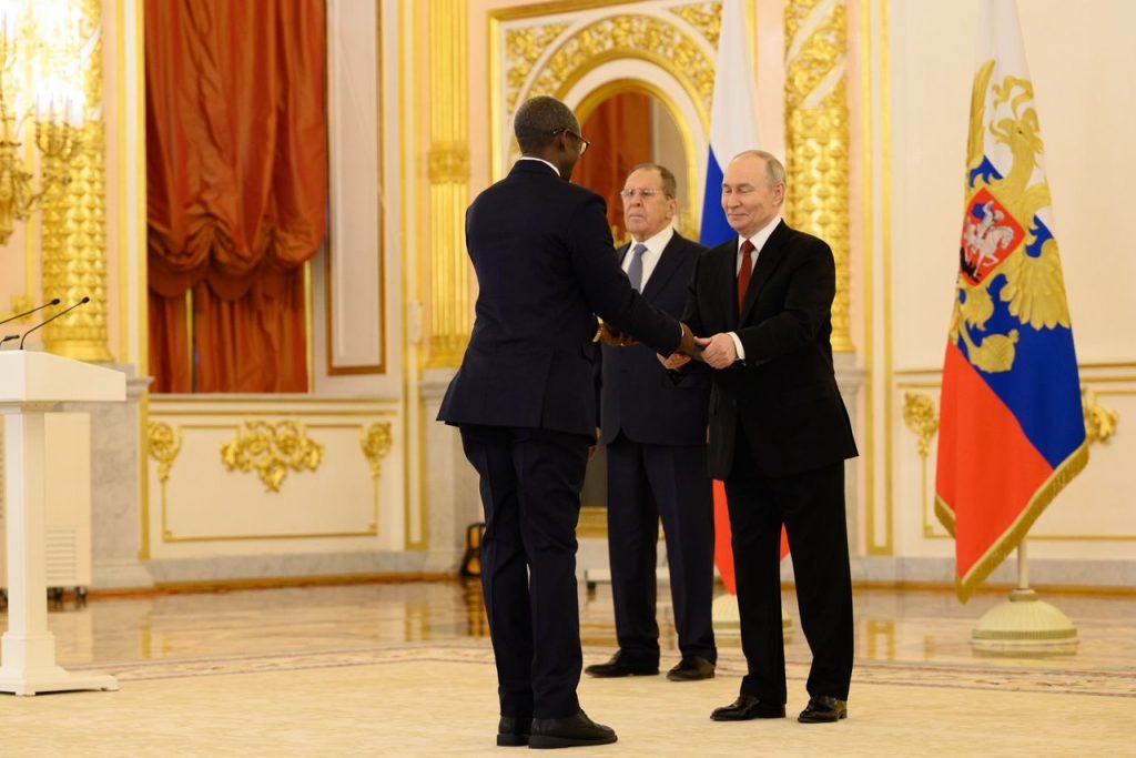 Maj Gen Nzabamwita yashyikirije Perezida Putin impapuro zo guhagararira u Rwanda