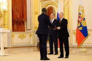 Maj Gen Nzabamwita yashyikirije Perezida Putin impapuro zo guhagararira u Rwanda