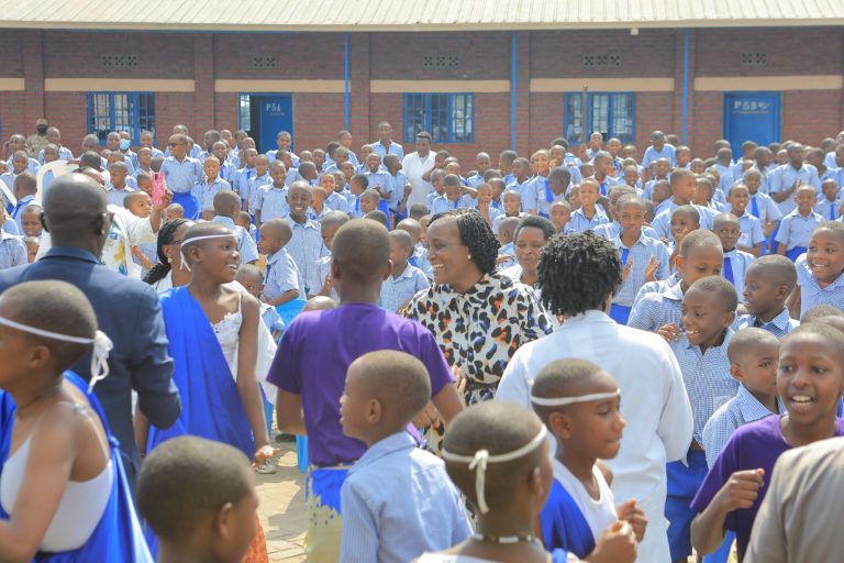 Amajyaruguru: Abarimu basabwe gusobanurira abanyeshuri ibijyanye n’imyororokere
