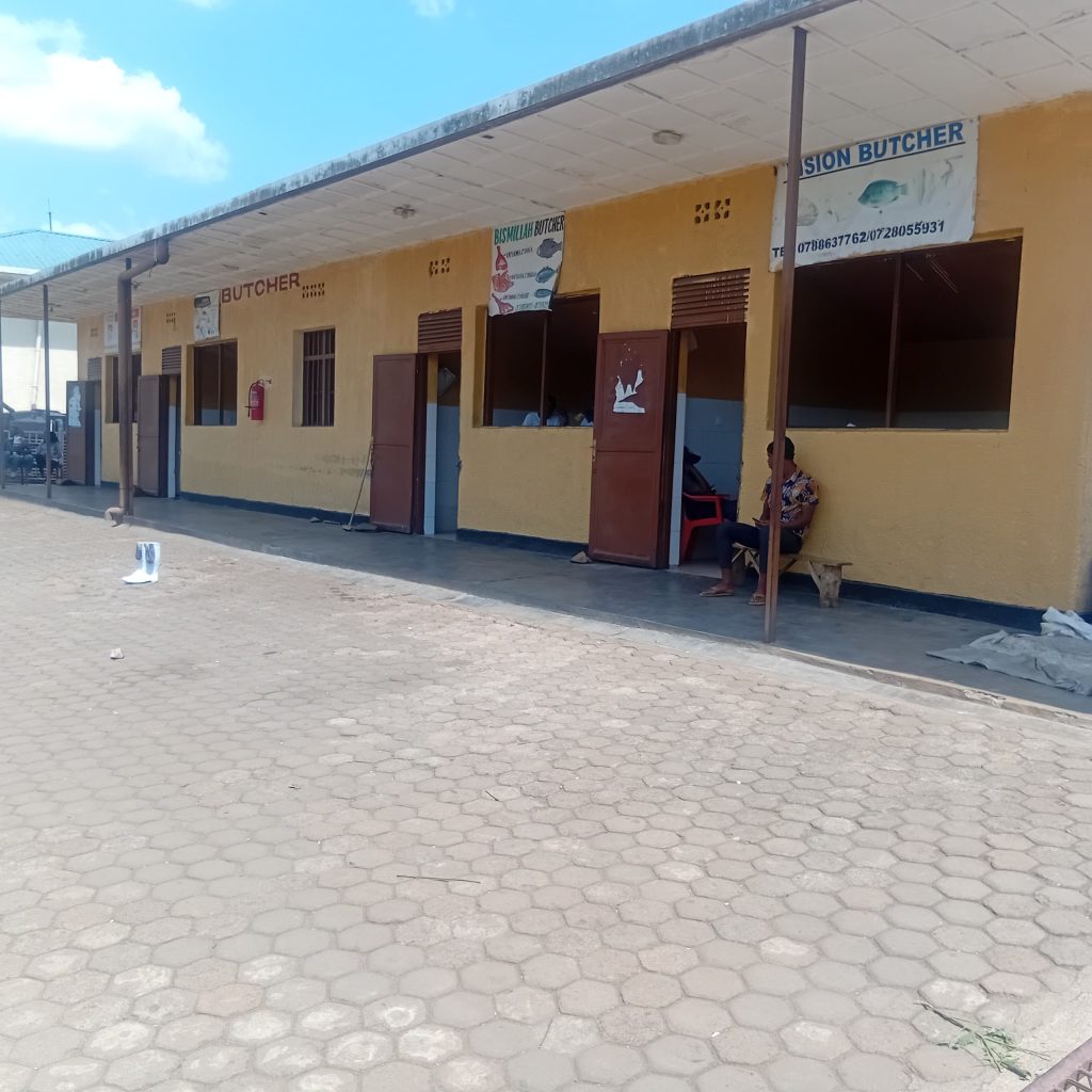 Nyagatare: Abacuruza inyama babangamiwe no kutagira imiyoboro itwara amazi mabi