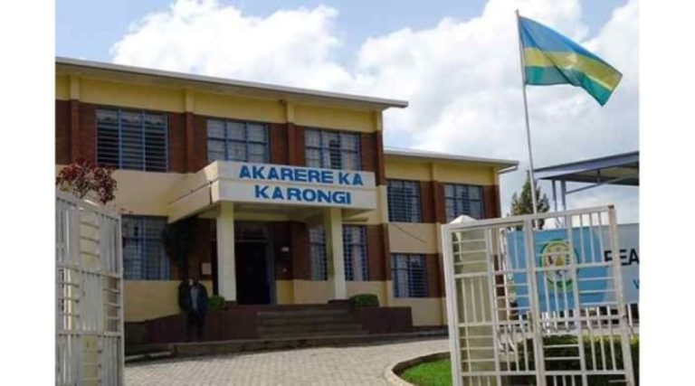 Karongi: Umugabo ukekwaho kwica uwahoze ari umugore we na we yiteye icyuma