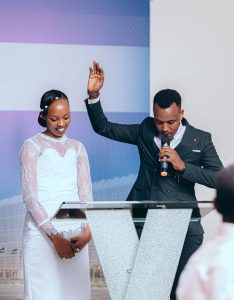 Umuhanzi Nyirinkindi afata gusezerana mu mategeko nk’ubukwe nyakuri