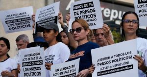 Venezuela: Abarenga 400 bari barafunzwe ku butegetsi bwa Maduro bamaze gufungurwa