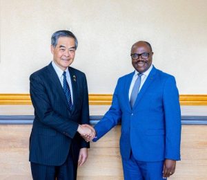 Minisitiri Dr Nsengiyumva yaganiriye n’Umuyobozi wa GX Foundation