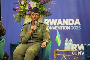Capt Mwiza Ariane yakabije inzozi yisanga atwara indege mu Ngabo z’u Rwanda
