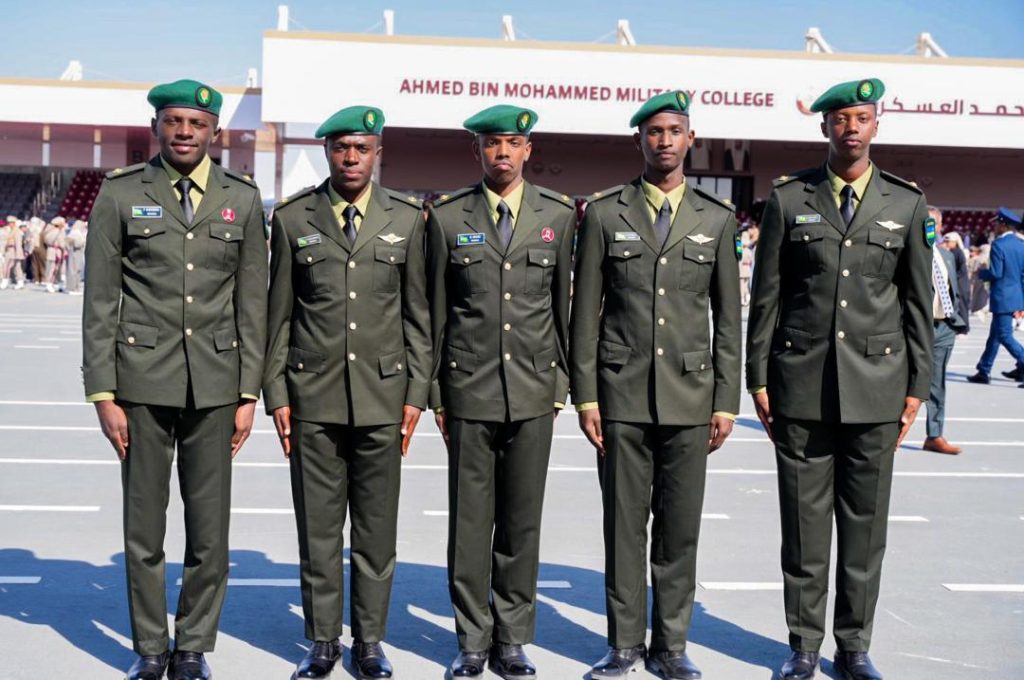 Ba Ofisiye batanu ba RDF basoje amasomo y’imyaka ine muri Qatar