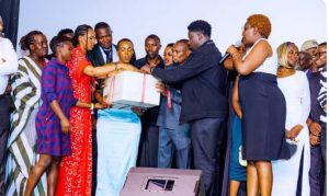 Watubereye ikibaho twigiraho-abakina filimi bashimiye Niyitegeka wizihije imyaka 30 ari muri Sinema