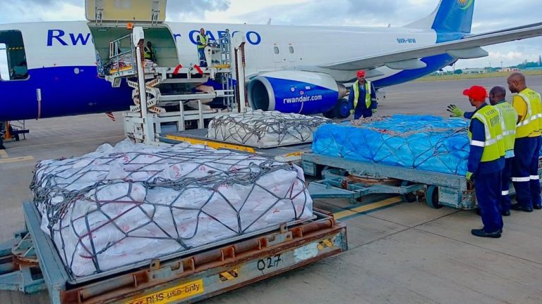 Guverinoma y’u Rwanda yoherereje Mozambique toni 20 z’ibiribwa n’imiti