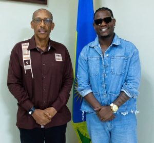 Bruce Melodie yanyuzwe no kuganira na Amb.Gen Nyamvumba