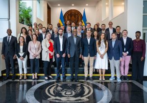 Perezida Kagame yakiriye abayobozi 25 baturutse muri Dialog Group