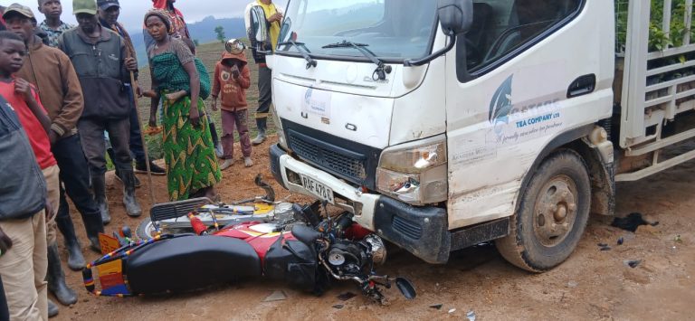 Nyamasheke: Impanuka y’imodoka yakomerekeje umumotari n’uwo yari ahetse