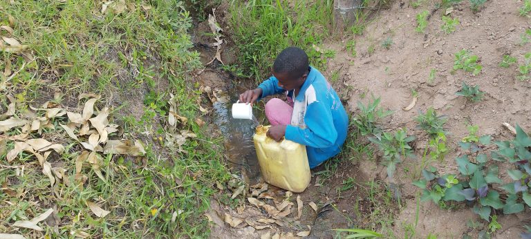 Muhanga: Abijejwe amazi meza bagaheba, bagiye kuyagezwaho mu mezi 3
