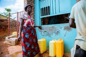 Kayonza: Nyamirama abagorwaga no kubona amazi bahawe ivomo rya kijyambere