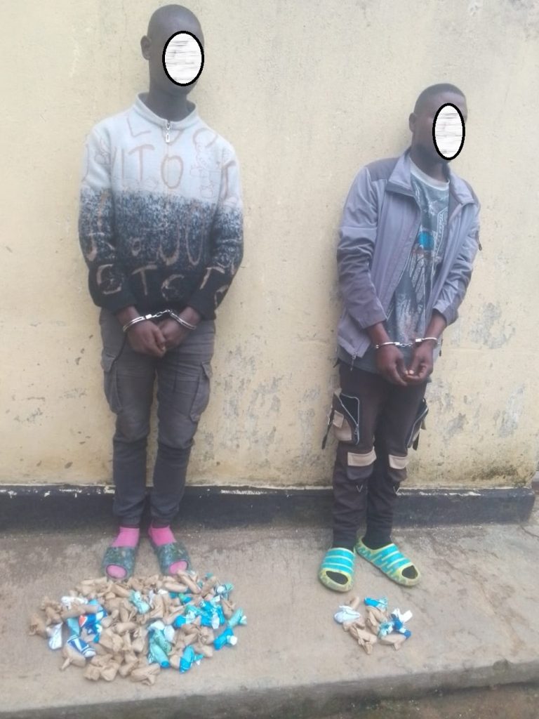 Nyamasheke : Babiri bafatanywe udupfunyika 122 tw’urumogi