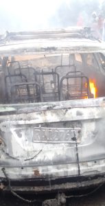  Rutsiro: Imodoka yari itwaye abantu 8 yahiye irakongoka
