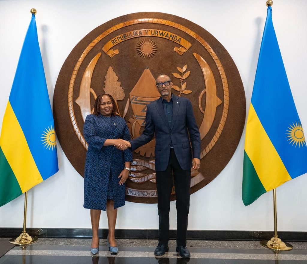 Perezida Kagame yakiriye Umunyamabanga Mukuru wa EAC