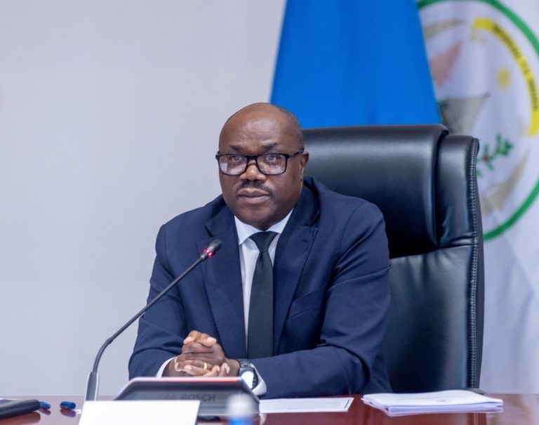 Afurika igomba kwigira aho gutegereza inkunga- Dr Nsengiyumva