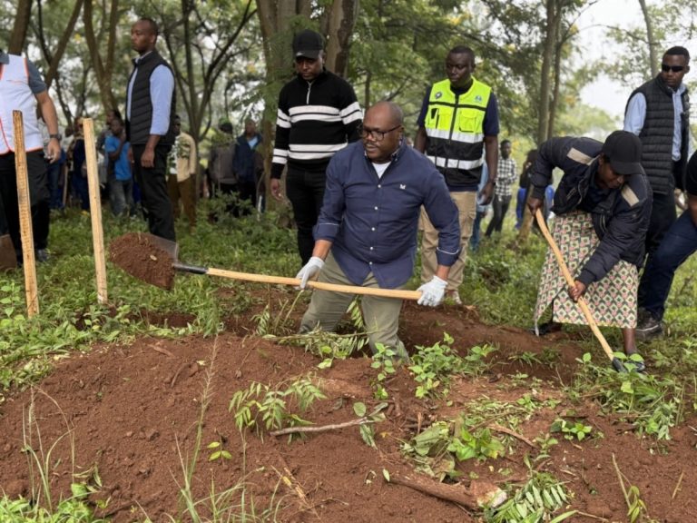Kigali: Minisitiri w’Intebe Dr Nsengiyumva yifatanyije n’abaturage mu muganda rusange&nbsp;