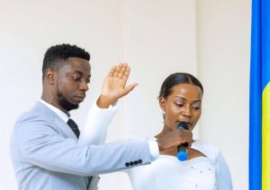 Umunyarwenya ‘5K Etienne’ yasezeranye mu mategeko