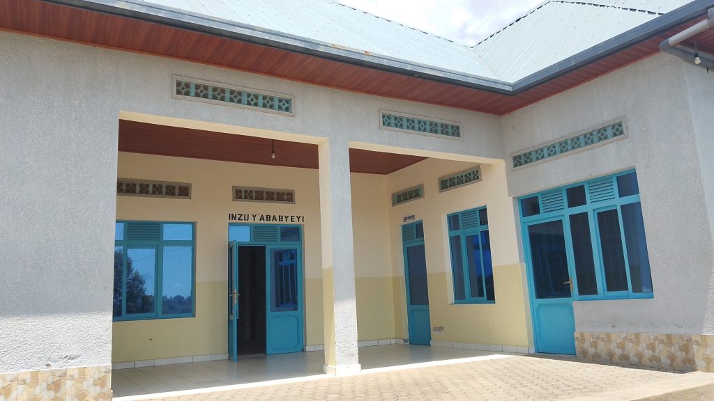 Muhanga: Abagana ivuriro ry’ibanze rya Cyeza barasaba kwegerezwa amazi meza