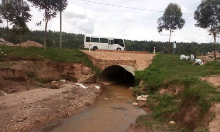 Huye-Nyamagabe: Barishimira ko iteme ryari rigiye gutwarwa n’ibiza ryasanwe