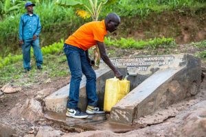 Gakenke: Minazi biyubakiye umuyoboro w’amazi wa 3,5 Km uyageza ku miryango 157