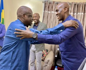 Abanyarwanda baba muri Nigeria bakiriye Amb. Rugema Moses